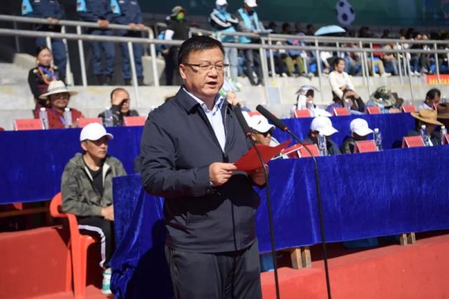 勇士詹姆斯来了！科尔当众直言已签下老詹，玩笑背后暗藏一大信号